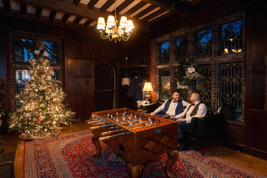 Couple chatting at Aldie Mansion